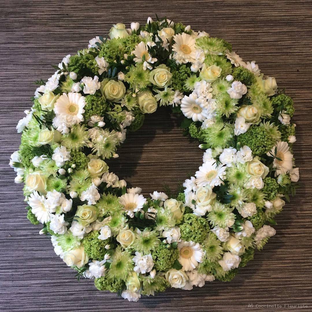 Couronne florale — composition Coccinelle